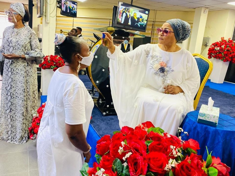 Billionaire businesswoman Folorunso Alakija spotted anointing her church members