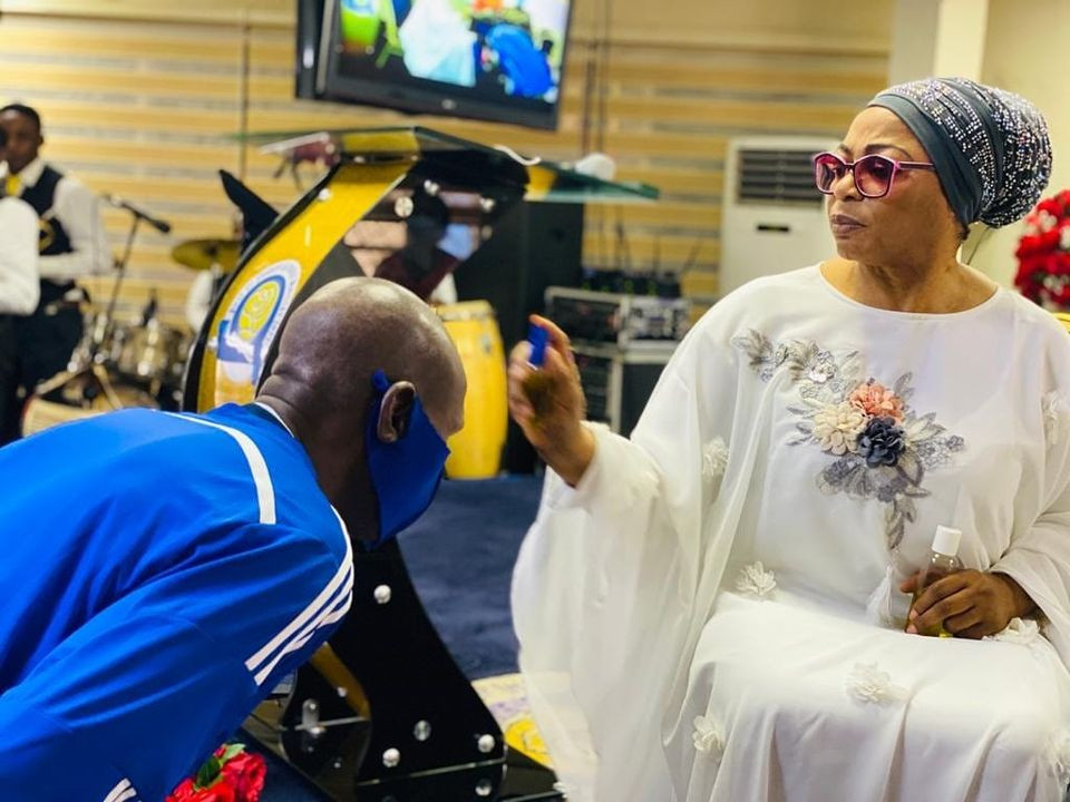 Billionaire businesswoman Folorunso Alakija spotted anointing her church members