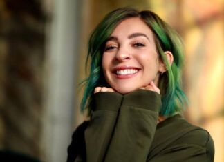 Gabbie Hanna Biography: Age, Husband, Net Worth, Parents, Siblings ...