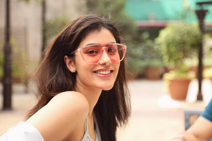 Sonia Rathee Biography: Age, Husband, Net Worth, Parents, Siblings, Boyfriend, Wiki, Height, Instagram, Father