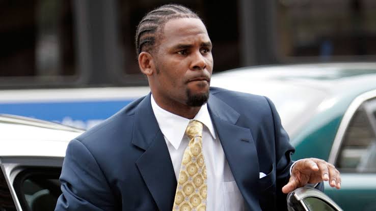 R Kelly Biography: Age, Wife, Net Worth, Parents, Siblings, Girlfriend, Nationality, Tribe, Family, Pictures