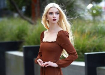 Anya Taylor-Joy Biography: Age, Husband, Net Worth, Parents, Siblings, Boyfriend, Pictures, Height