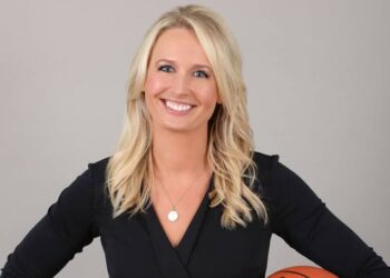 Sarah Kustok Biography: Husband, Net Worth, Age, Married, Father, Height, Partner, Siblings, Photos