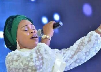 Tope Alabi Biography: Age, Wife, Net Worth, Parents, Siblings, Children, Family, State of Origin, Tribe, House