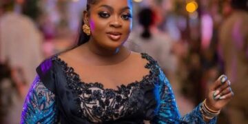 Eniola Badmus Biography: Age, Husband, Net Worth, Parents, Siblings, Boyfriend, House, Cars, Child, Family, Pictures, State of Origin