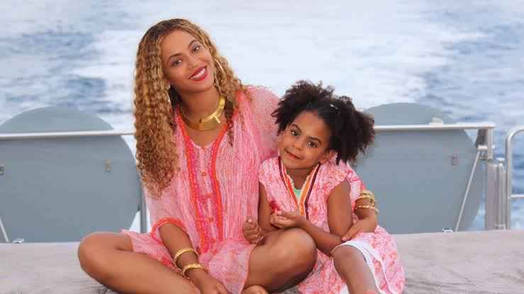 Blue Ivy Carter and mother picture 