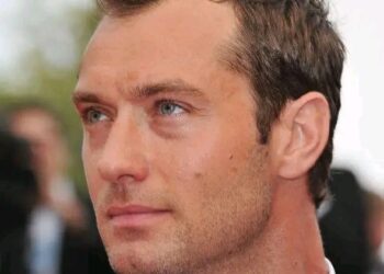 Jude Law Biography, Age Birthday, Siblings, Wife, Children, Girlfriend, Family, Nationality, Movies, Net Worth