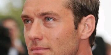 Jude Law Biography, Age Birthday, Siblings, Wife, Children, Girlfriend, Family, Nationality, Movies, Net Worth