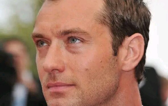 Jude Law Biography, Age Birthday, Siblings, Wife, Children, Girlfriend, Family, Nationality, Movies, Net Worth