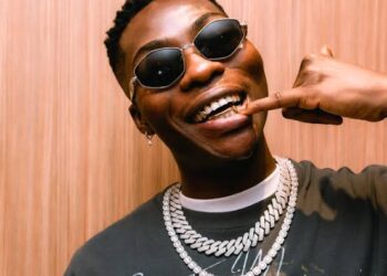 Reekado Banks Biography: Age, Birthday, Parents, Siblings, Girlfriend, Children, Family, Nationality, Songs, Net worth