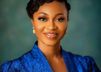 Efe Grace Biography: Age, Birthday, Parents, Siblings, Husband, Children, Family, Nationality, Songs, Net Worth